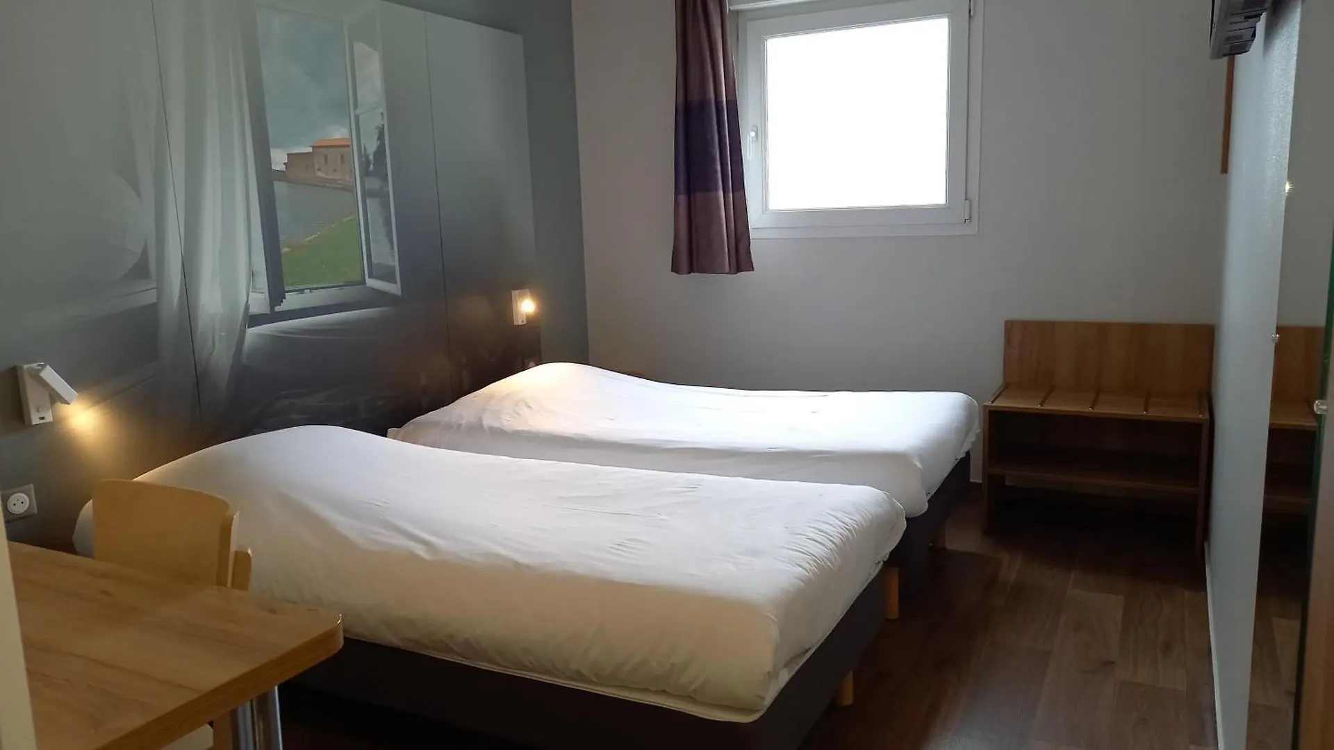 **  B&B HOTEL Saint-Etienne Monthieu France